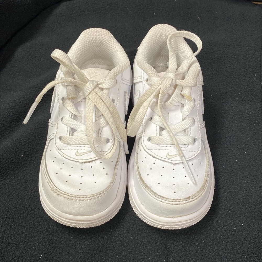 Nike Air Force 1 white Leather lace up sneakers. Size 7C DH2926-111 toddler used